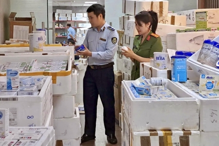 Hà Nội: Kiểm tra điểm lưu giữ sữa, thực phẩm chức năng, mỹ phẩm nhập lậu