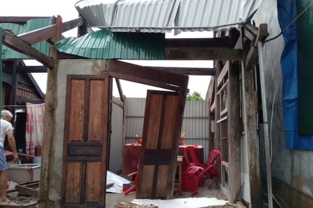 Hà Tĩnh: Lốc xoáy khiến hơn 30 nhà dân bị tốc mái