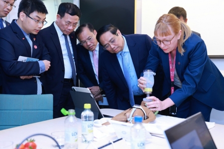 Thủ tướng đề nghị đại học y khoa danh tiếng nhất Thụy Điển hợp tác sâu rộng hơn với Việt Nam