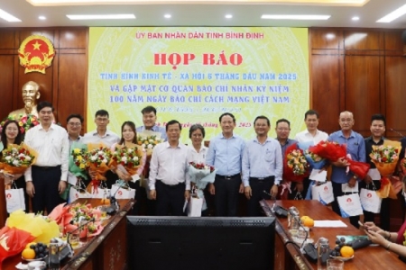 Bình Định họp báo tình hình KT-XH và gặp mặt báo chí
