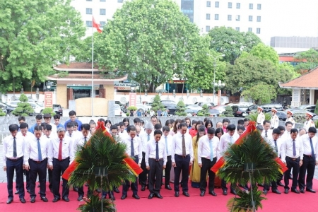Thanh Hóa: Dâng hương tưởng niệm Chủ tịch Hồ Chí Minh nhân Kỷ niệm ngày Báo chí cách mạng Việt Nam