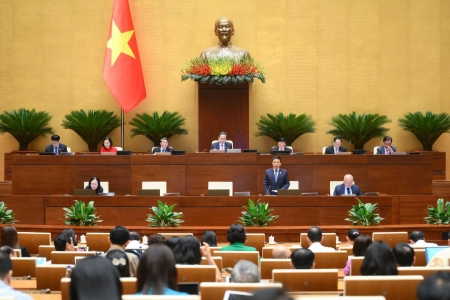 Tư lệnh ngành Tài chính trả lời chất vấn đại biểu Quốc hội về những e ngại của hộ kinh doanh đối với cách tính thuế mới