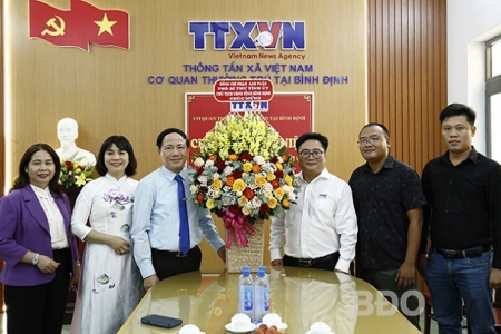 Bình Định: Lãnh đạo tỉnh thăm và chúc mừng các cơ quan báo chí