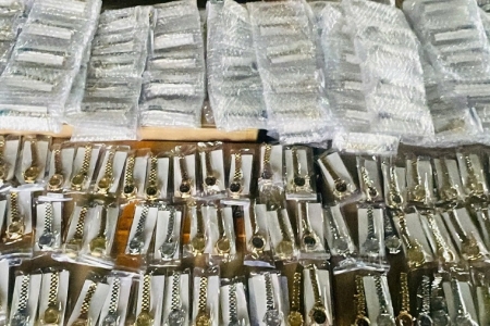 Hải quan thu giữ 450 chiếc đồng hồ giả nhãn hiệu Rolex