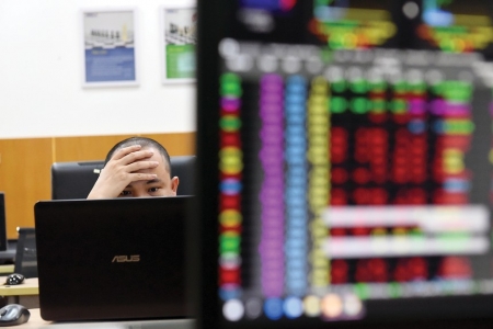 Chứng khoán sáng 20/6: VN-Index giằng co quanh tham chiếu, nhóm ngân hàng dẫn dắt thanh khoản