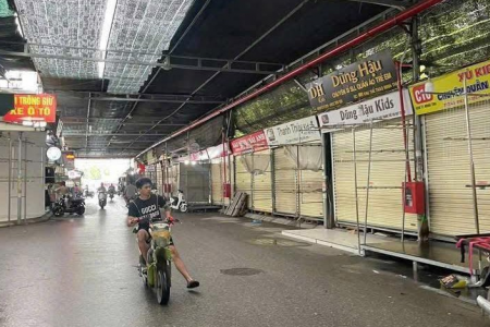 Hộ kinh doanh đóng cửa hàng loạt phần nhiều lo ngại bị kiểm tra hàng giả, hàng nhái