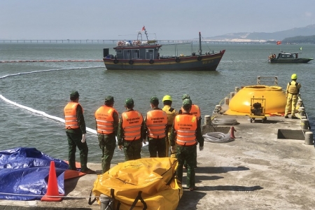 Bình Định tập huấn và thực hành ứng phó sự cố tràn dầu