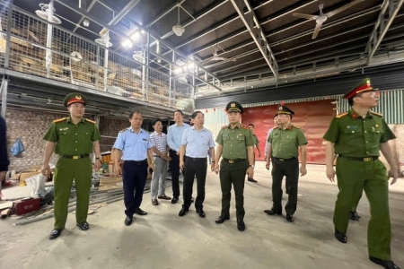 Giám đốc Công an Hà Nội kiểm tra chống hàng giả, gian lận thương mại tại xã La Phù