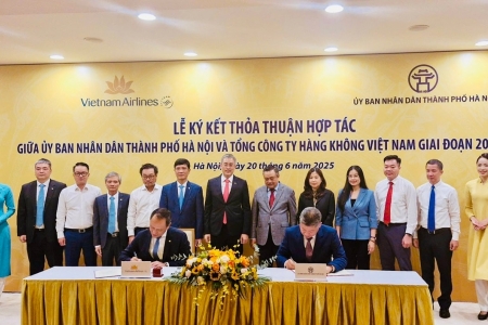 Hà Nội và Vietnam Airlines ký kết hợp tác, quảng bá du lịch Thủ đô