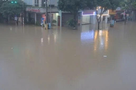 Thái Nguyên: Nhiều tuyến đường chìm trong biển nước sau cơn mưa lớn
