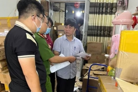 TP HCM: Triệt phá đường dây sản xuất, buôn bán nước hoa giả với số lượng đặc biệt lớn
