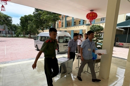 Thanh Hóa: Đề thi Tốt nghiệp THPT năm 2025 được vận chuyển an toàn đến tất cả các điểm thi