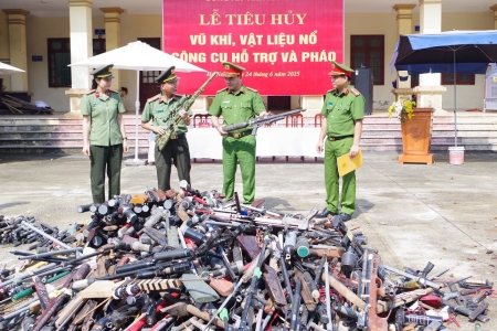 Hà Nam: Tiêu huỷ hàng nghìn vũ khí, trong đó có hơn 400 khẩu súng, 23 bệ pháo
