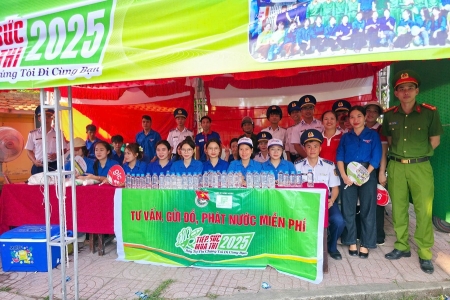 Tuổi trẻ và phụ nữ Hải đội 102 “Tiếp sức mùa thi” năm 2025