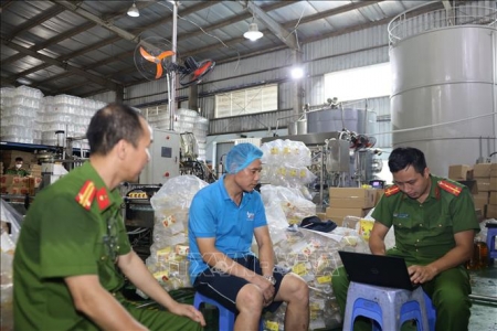 Công an Hưng Yên thông tin về việc triệt phá đường dây 'dầu thực vật giả'