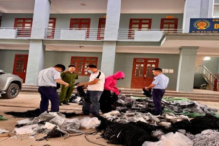 Ninh Bình: Tiêu huỷ hơn 56.500 sản phẩm quần áo và phụ kiện may mặc giả mạo nhãn hiệu