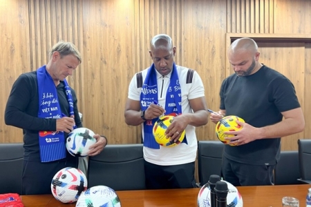 Huyền thoại Manchester Reds an tâm thi đấu sau trải nghiệm y tế đỉnh cao tại Bệnh viện Tâm Anh