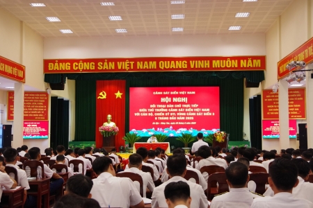 Phát huy dân chủ, tăng cường đoàn kết, xây dựng đơn vị vững mạnh toàn diện