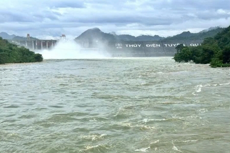 Mở một cửa xả đáy hồ thủy điện Tuyên Quang từ 14h ngày 27/6