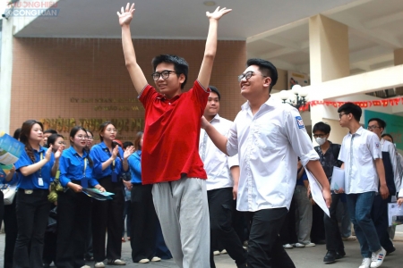 TP.HCM: Hơn 500 thí sinh bỏ thi, 2 em đi trễ trong ngày thi thứ 2