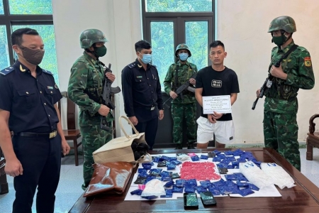 Bắt giữ 2 đối tượng vận chuyển số lượng lớn ma túy qua biên giới