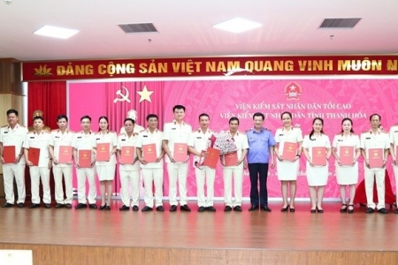 Viện Kiểm sát Nhân dân tỉnh Thanh Hóa công bố và trao quyết định về công tác cán bộ