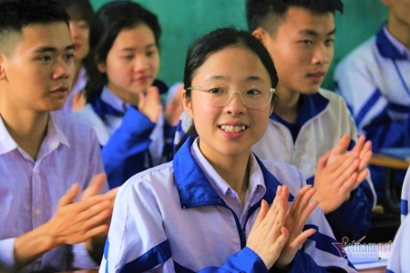 Miễn học phí: Mệnh lệnh vì dân, vì tương lai