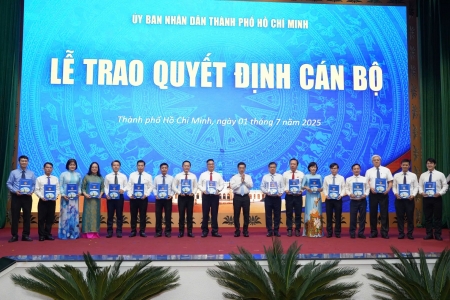 TP. Hồ Chí Minh trao quyết định bổ nhiệm giám đốc, phó giám đốc các sở