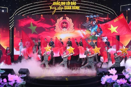 Tổng Bí thư Tô Lâm dự giao lưu nghệ thuật 'Khắc ghi lời Bác - vang nhịp quân hành'