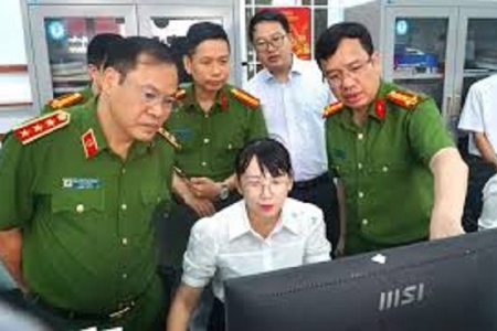 Thứ trưởng Bộ Công an yêu cầu Khánh Hòa không được bắt người dân nộp giấy tờ đã có dữ liệu