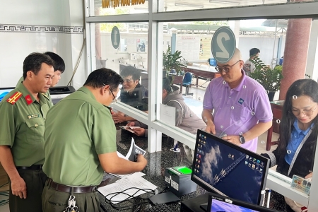Tây Ninh triển khai cao điểm 50 ngày đêm cấp tài khoản định danh điện tử cho người nước ngoài