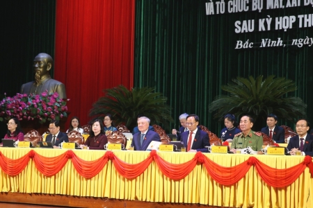 Phó Thủ tướng Thường trực Chính phủ Nguyễn Hòa Bình tiếp xúc cử tri tỉnh Bắc Ninh