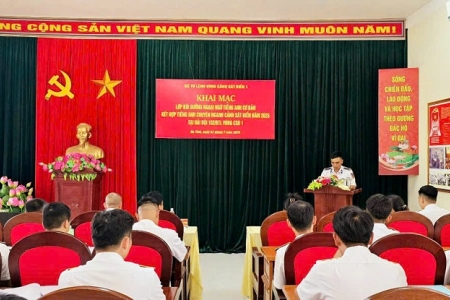 Hải đội 102 khai mạc lớp bồi dưỡng tiếng Anh cơ bản và chuyên ngành