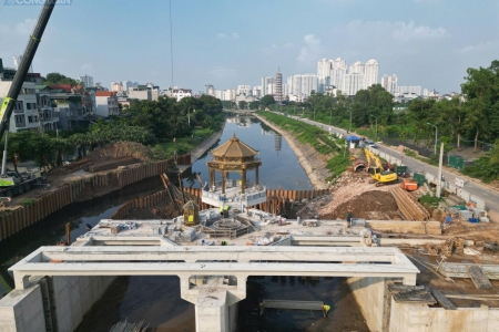 Sông Tô Lịch đang “hồi sinh”: Đập dâng đầu tiên sắp hoàn thành
