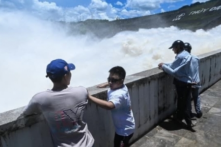 Chiều 9/7, Thủy điện Hòa Bình của tỉnh Phú Thọ được lệnh mở một cửa đáy xả lũ