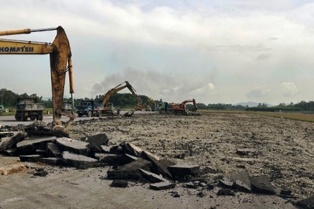 Thi công xuyên nắng nóng, quyết tâm đẩy nhanh tiến độ dự án nâng cấp sân bay Vinh