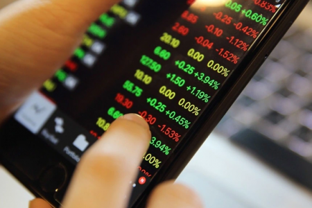VN-Index hôm nay: Nhà đầu tư ưu tiên nắm giữ cổ phiếu đã được khuyến nghị và hạn chế FOMO mua đuổi