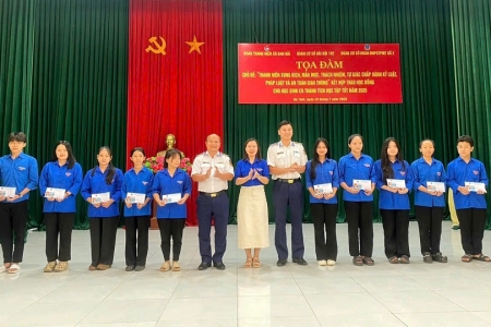 Hải đội 102 tổ chức tọa đàm “Thanh niên xung kích, mẫu mực, trách nhiệm, tự giác chấp hành kỷ luật, pháp luật và an toàn giao thông”