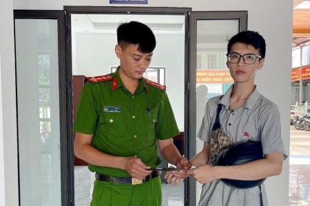 Công an Hải Phòng nhanh chóng xác minh, trao trả tài sản cho người dân đánh rơi