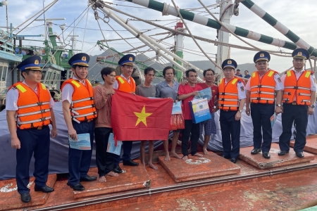 Phát huy sức mạnh lòng dân trên biển: Bộ Tư lệnh Vùng Cảnh sát Biển 3 đẩy mạnh phong trào “Dân vận khéo”