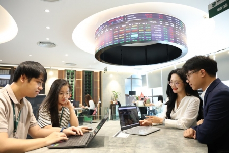 Chứng khoán phiên sáng ngày 10/7: VN-Index tiếp tục bứt tốc trong phiên sáng nay nhờ lực cầu lan tỏa