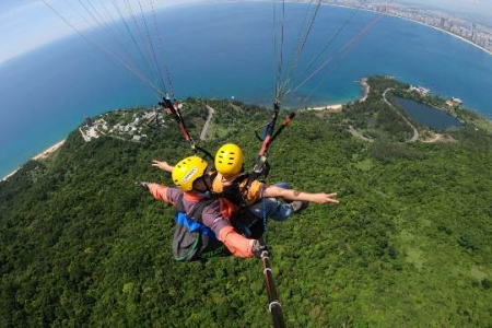 Đà Nẵng: Tạm dừng dịch vụ nhảy dù lượn sau vụ du khách tử nạn