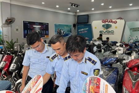 Chuyển hồ sơ vụ việc kinh doanh xe máy điện giả nhãn hiệu cho Công an Hà Nội điều tra, xử lý