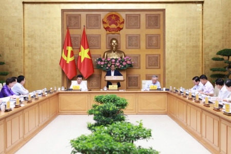 Thủ tướng chủ trì cuộc họp về các tài liệu của Tiểu ban Kinh tế-xã hội Đại hội XIV