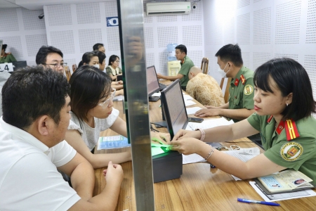 TP. Hồ Chí Minh đẩy nhanh tiến độ cấp định danh điện tử cho người nước ngoài