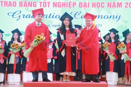 Trường Đại học Hồng Đức trao bằng tốt nghiệp Đại học năm 2025