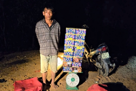 Tây Ninh bắt đối tượng vận chuyển 56kg pháo hoa