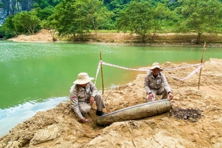 Quảng Trị: Phát hiện và xử lý an toàn bom sót lại sau chiến tranh trên sông Son