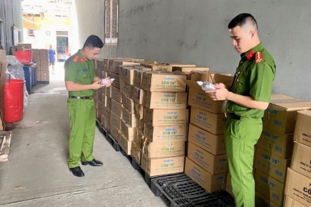 Công an Hà Tĩnh triệt phá đường dây sản xuất, buôn bán cồn y tế giả quy mô lớn