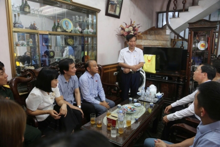 Thăm, tặng quà và tri ân các gia đình chính sách nhân dịp 78 năm ngày Thương binh Liệt sĩ